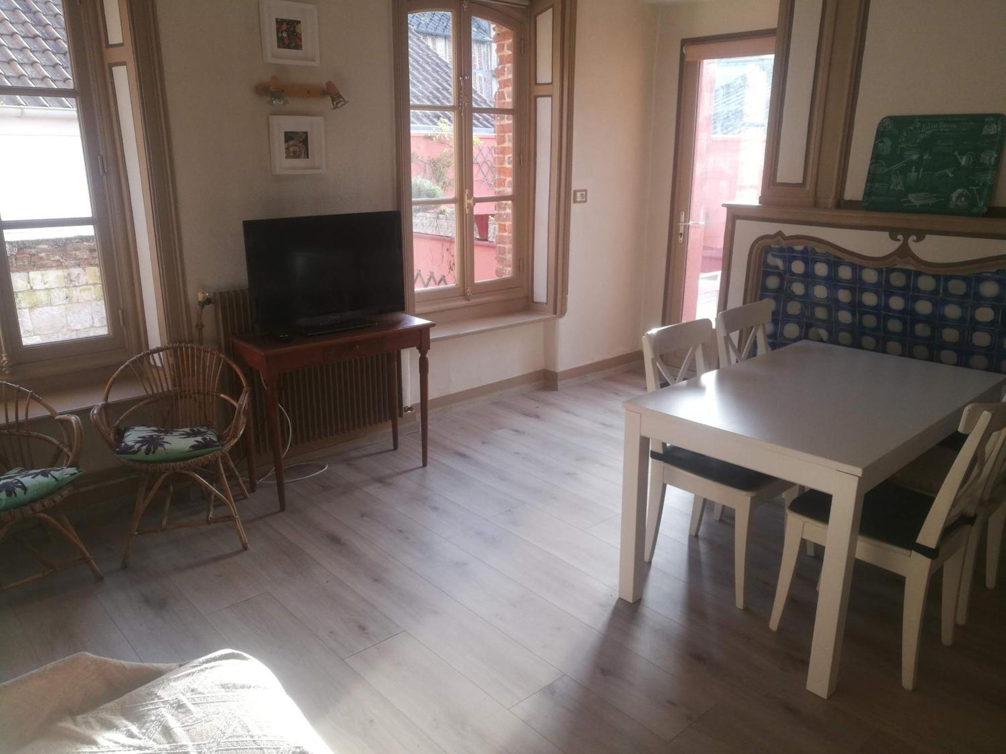 Le Renard D'Or Lägenhet Montreuil  Exteriör bild